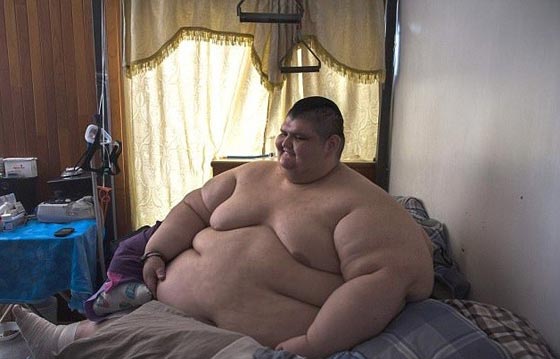  على خطى ايمان المصرية.. اسمن رجل في العالم يبدأ رحلة إنقاص الوزن صورة رقم 4