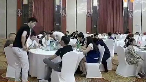  عرس ينتهي بفضيحة.. فما السر الذي اكتشفته العروس؟! فيديو صورة رقم 2