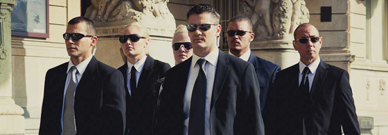 ما هو سر النظارات السوداء التي يرتديها الحراس الشخصيون (بودي غارد)؟ صورة رقم 5