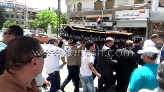  جنازة نجاح حفيظ تفضح نفاق الفنانين السوريين  صورة رقم 3