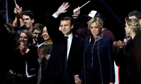 سيدة فرنسا الاولى.. معلمة الدراما تبحث عن دور جديد في السياسة  صورة رقم 14