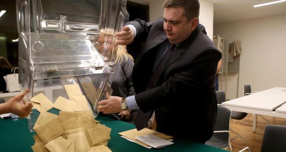 رقم قياسي.. واحد من كل 3 فرنسيين صوت بالورقة البيضاء او امتنع صورة رقم 1