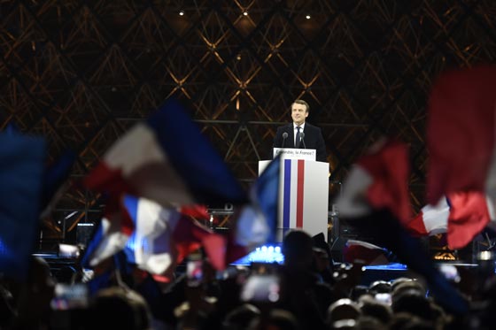 بعد فوز ساحق في الرئاسة.. عين ماكرون على اغلبية في البرلمان صورة رقم 7