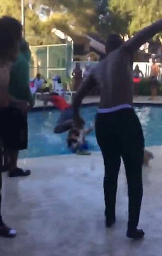 ما الذي يحدث في عالمنا؟ مسنة طلبت من شبان خفض الموسيقى فماذا فعلوا بها؟ صورة رقم 2