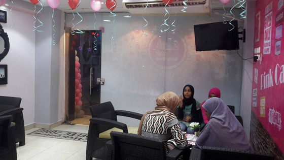 ممنوع دخول الرجال: اول كافيه للبنات فقط في الصعيد.. فيديو وصور صورة رقم 3