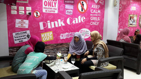 ممنوع دخول الرجال: اول كافيه للبنات فقط في الصعيد.. فيديو وصور صورة رقم 5