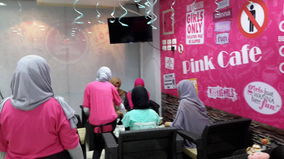 ممنوع دخول الرجال: اول كافيه للبنات فقط في الصعيد.. فيديو وصور صورة رقم 7