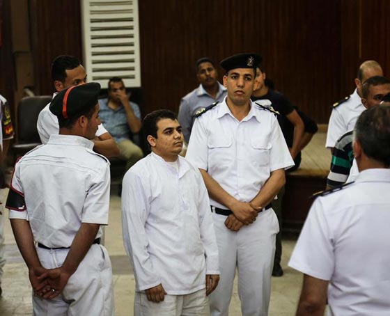 شر البلية.. كفيف مصري متَّهم بتدريب آخرين على 