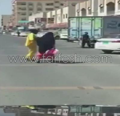 لماذا طالبوا بتكريم عامل النظافة الذي ظهر بهذا الفيديو؟ صورة رقم 1