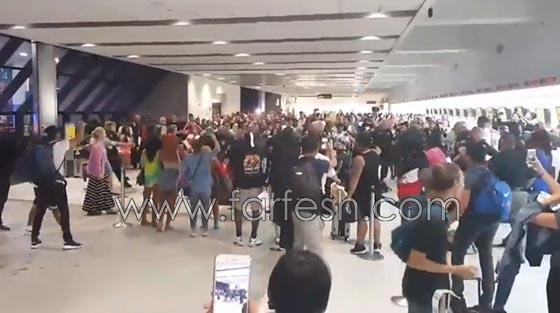 فضيحة جديدة في شركة طيران امريكية: شجار بالايدي بين المسافرين والطاقم! صورة رقم 4