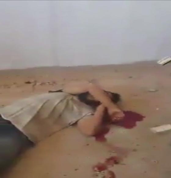 بالفيديو قائد بالجيش الليبي يعدم داعشياً.. يثير جدلا واسعا صورة رقم 3