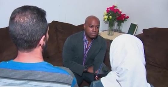 طرد معلم امريكي نزع الحجاب عن راس طالبة بالقوة.. فيديو صورة رقم 1