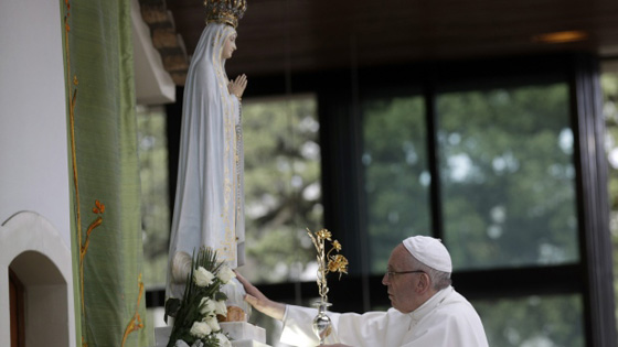 بابا الفاتيكان يصلي من اجل اسقاط كل الجدران صورة رقم 2