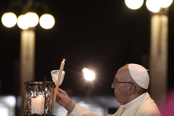 بابا الفاتيكان يصلي من اجل اسقاط كل الجدران صورة رقم 4