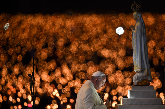 بابا الفاتيكان يصلي من اجل اسقاط كل الجدران صورة رقم 6