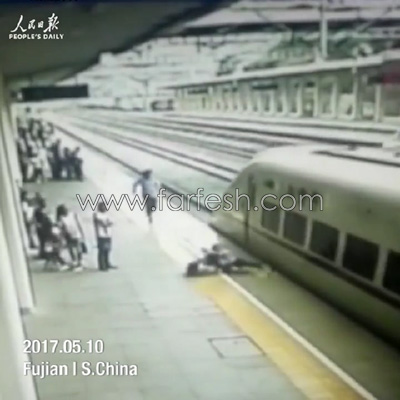  عامل محطة شجاع ينقذ فتاة من الانتحار بعجلات القطار.. فيديو صورة رقم 5