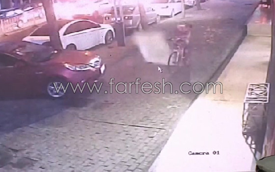 فيديو مروع..  لوح زجاج يسقط على شاب ويدخله في غيبوبة صورة رقم 2