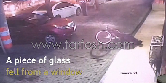 فيديو مروع..  لوح زجاج يسقط على شاب ويدخله في غيبوبة صورة رقم 4