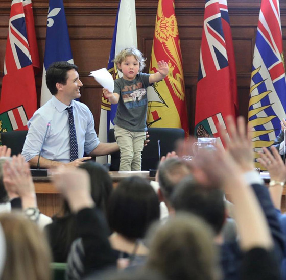 لهذا السبب.. جاستين ترودو لا ينصح الموظفين باصطحاب اطفالهم للعمل! صورة رقم 1