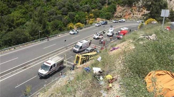  مصرع ما لا يقل عن 20 سائحا في انقلاب حافلة في مارماريس التركية صورة رقم 3