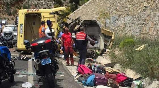  مصرع ما لا يقل عن 20 سائحا في انقلاب حافلة في مارماريس التركية صورة رقم 12