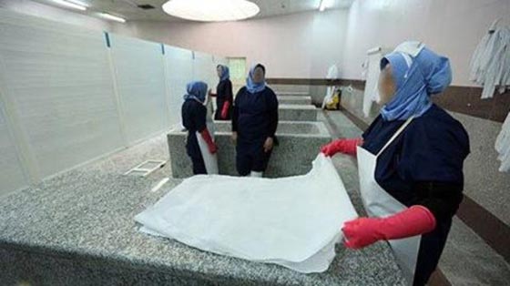إيران: محكمة تعاقب امرأة بتغسيل الموتى و74 جلدة صورة رقم 1
