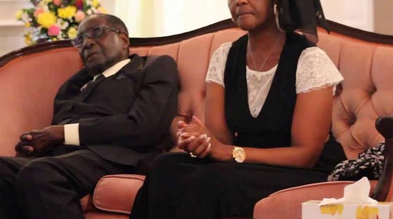 رئيس زيمبابوي لا ينام في الاجتماعات بل يغلق عينيه ليريحهما صورة رقم 4