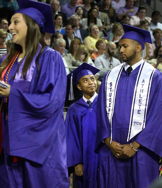 صور أصغر خريج جامعة! طفل عبقري لم يتجاوز 14 عاما! صورة رقم 5