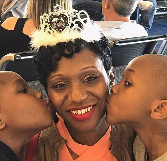 طرد أسرة أمريكية من الطائرة لسبب تافه.. فيديو  صورة رقم 4