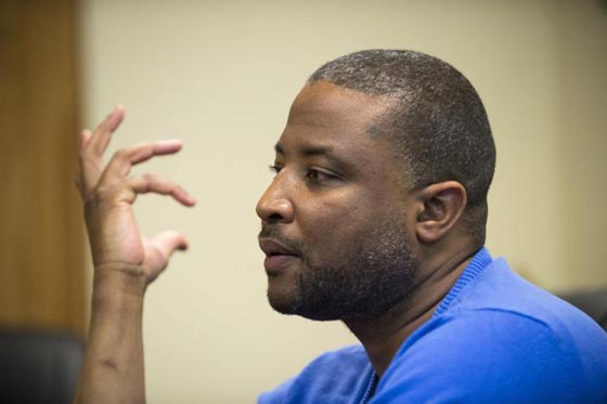 طرد أسرة أمريكية من الطائرة لسبب تافه.. فيديو  صورة رقم 7