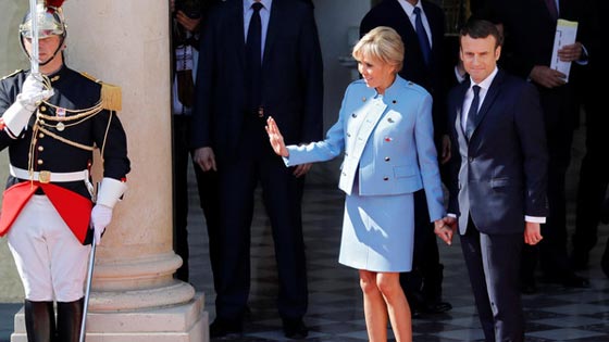 زوجة ماكرون تستعير ملابس وتقلد ميلانيا ترامب في حفل تنصيب زوجها صورة رقم 2