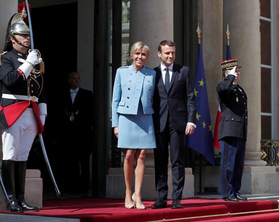 زوجة ماكرون تستعير ملابس وتقلد ميلانيا ترامب في حفل تنصيب زوجها صورة رقم 1