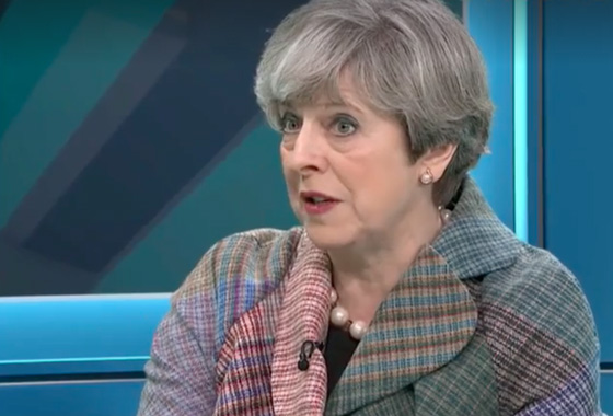 رئيسة وزراء بريطانيا تيريزا ماي: احقن نفسي بالانسولين بعد كل وجبة صورة رقم 1