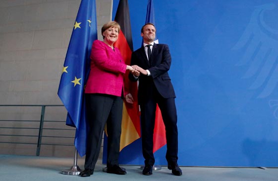 هكذا كيف أحرج الرئيس الفرنسي ماكرون انغيلا ميركل في أول لقاء رسمي بينهما صورة رقم 2