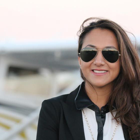 بالصور.. تعرفوا على أصغر أفغانية تقود طائرة وحيدة صورة رقم 4