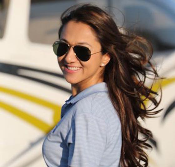 بالصور.. تعرفوا على أصغر أفغانية تقود طائرة وحيدة صورة رقم 6