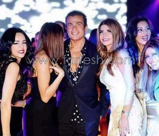 صور عمرو دياب تكشف التجاعيد في وجهه، ودينا الشربيني تخبئ وجهها! صورة رقم 2