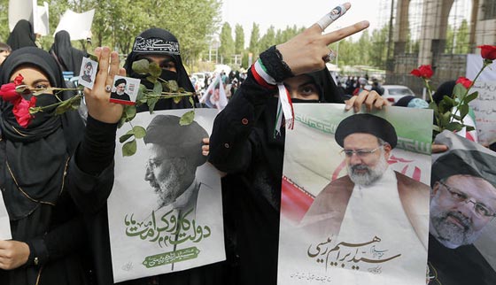 بالصور.. ايرانيات يدعمن بقوة المرشحين الرئاسيين روحاني ورئيسي  صورة رقم 3