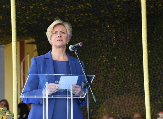 سيلفي جولار ليست الأولى.. وزيرات دفاع جميلات حول العالم صورة رقم 2