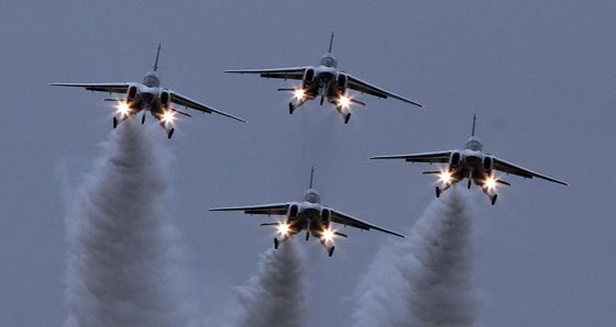  اليابان تدفع بمقاتلاتها الحربية بعد توغل صيني في مياهها الاقليمية صورة رقم 2