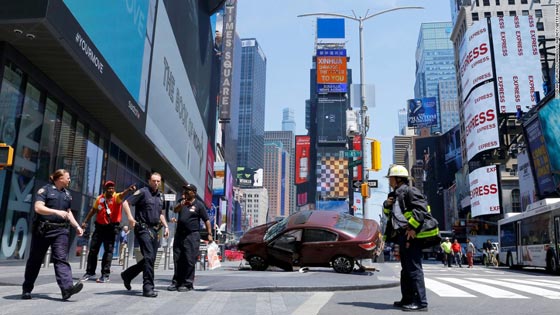 صورة هستيرية التقطت صدفة لمنفذ حادث الدهس في تايمز سكوير صورة رقم 5