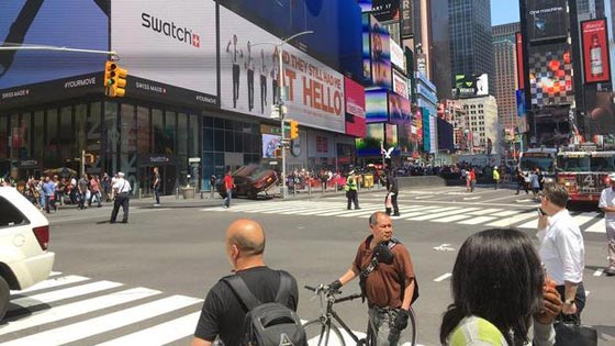 سيارة مهاجم تايمز سكوير تطير فوق المارة كما في الافلام.. فيديو صورة رقم 7