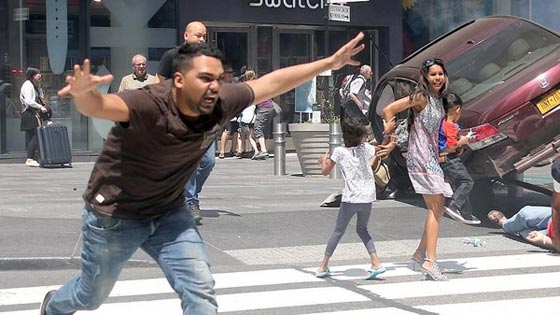 صورة هستيرية التقطت صدفة لمنفذ حادث الدهس في تايمز سكوير صورة رقم 1