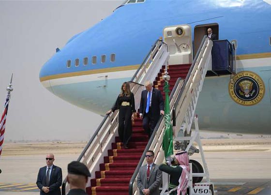  هل سيواجه ترامب احتمال عزله بعد عودة من اول جولة خارجية له؟! صورة رقم 11