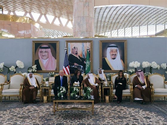 ترامب يهبط في السعودية في زيارة تاريخية واولى له منذ توليه الرئاسة صورة رقم 5