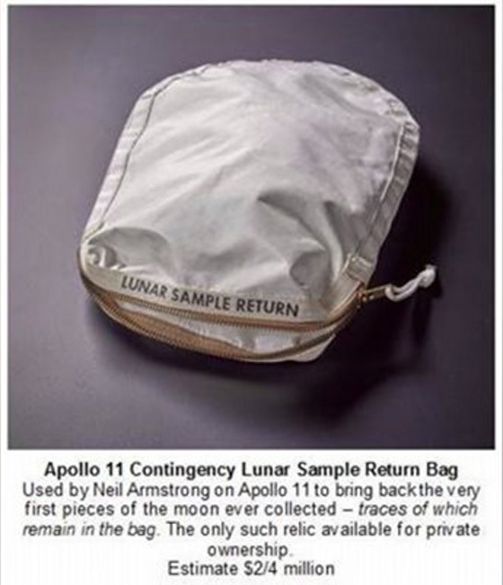 حقيبة بسيطة حملت احجارا من القمر تعرض للبيع بالملايين في مزاد صورة رقم 6