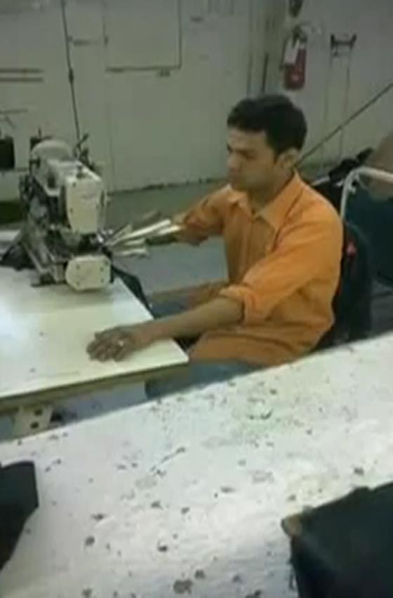 معاق يضع حدا لحياته بعد ان قام مشغله بوضع حذاء في فمه وتصويره! صورة رقم 4