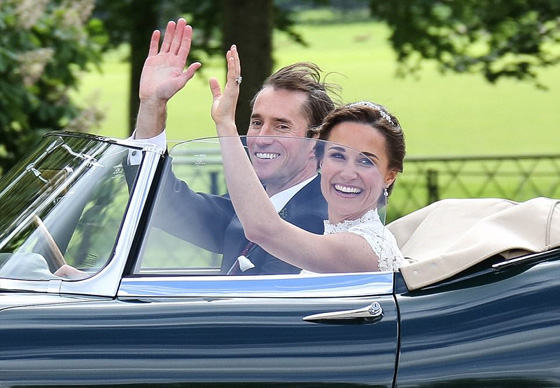 صور وفيديو: الأمير جورج والأميرة شارلوت يخطفا الأضواء من خالتهما العروس بيبا   صورة رقم 1