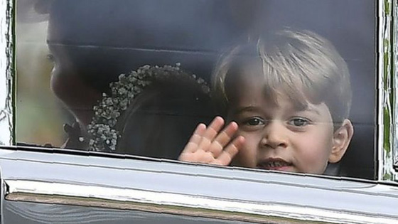 صور وفيديو: الأمير جورج والأميرة شارلوت يخطفا الأضواء من خالتهما العروس بيبا   صورة رقم 5