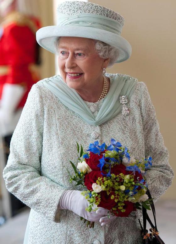 من داخل خزانة الملكة اليزابيث.. اليكم 6 اسرار! صورة رقم 2